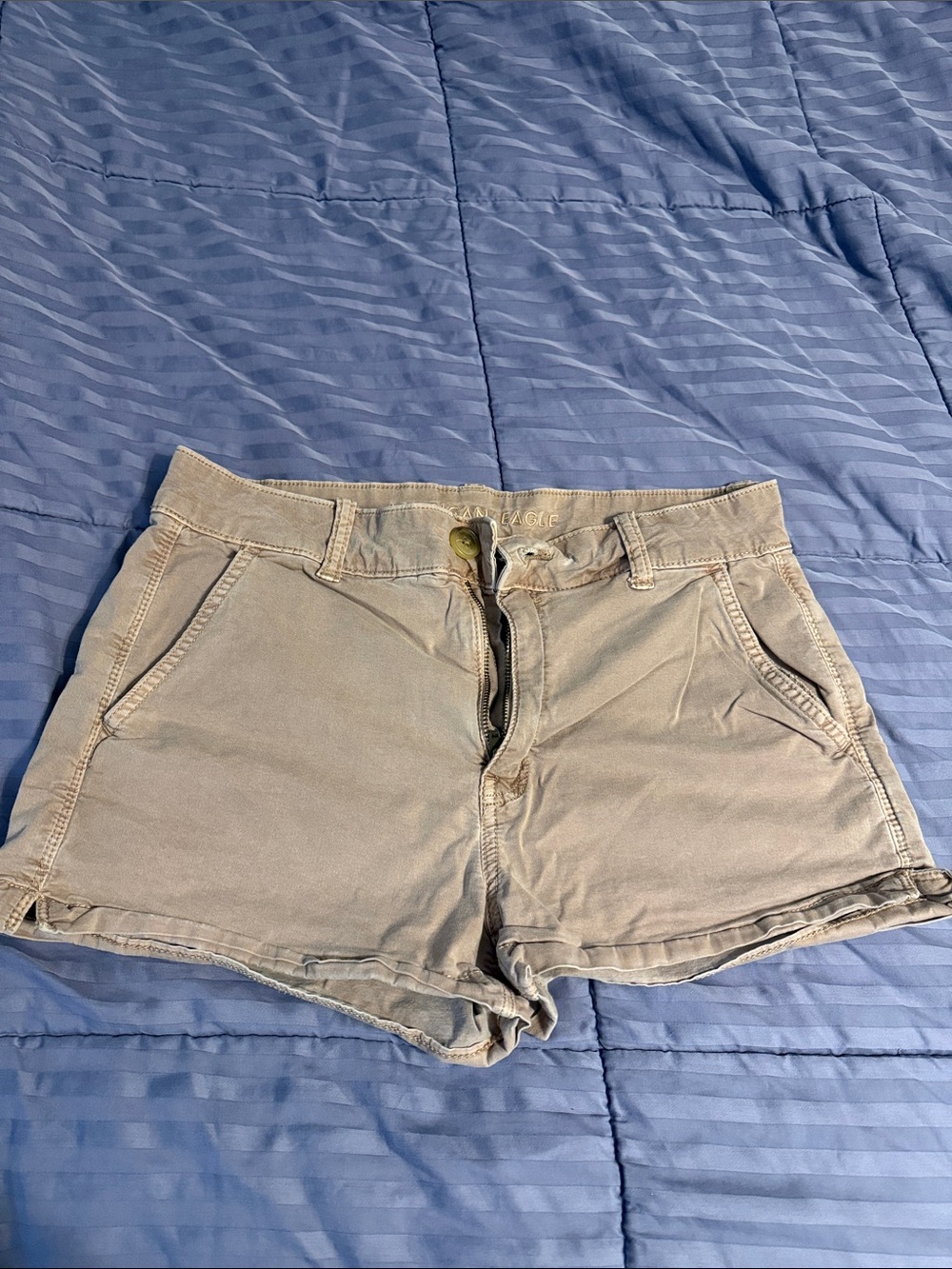 American Eagle Outfitters Light Khaki Cargo Shorts